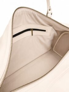 Intérieur du sac de voyage en cuir avec poche zippée